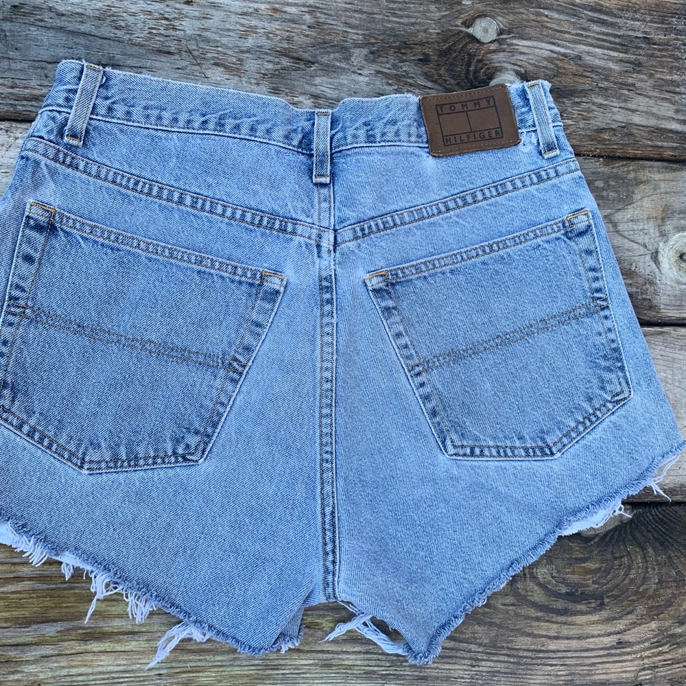 HIGH WAISTED TOMMY HILFIGER CUT OFF SHORTS